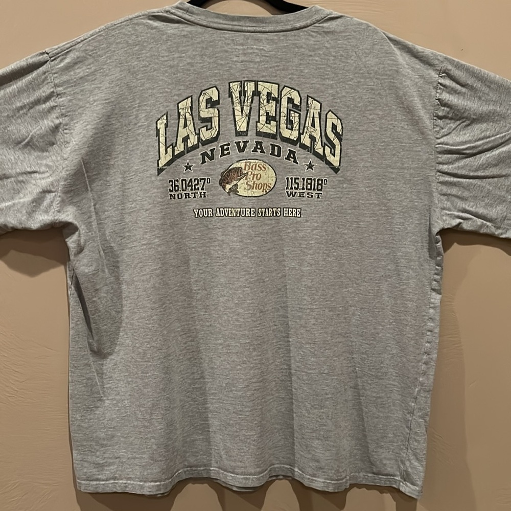 Bass Pro Shop Las Vegas Nevada Souvenir T-Shirt. Size XL. Centered Leaping Bass.
